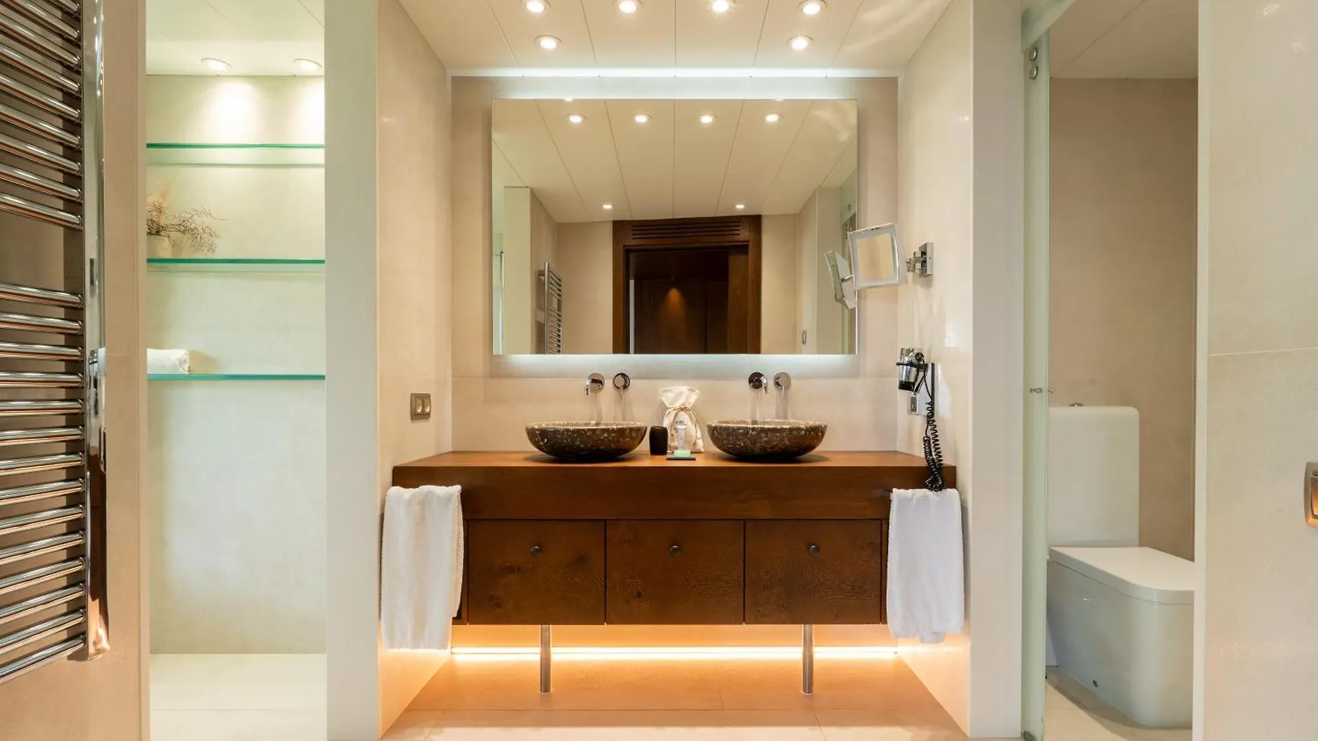 Hotel Esperit Roca Girona 4*,